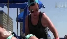 美女放屁视频,美女不慎放屁，视频走红网络